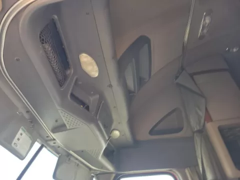 2016 Freightliner Cascadia 125 Sleeper